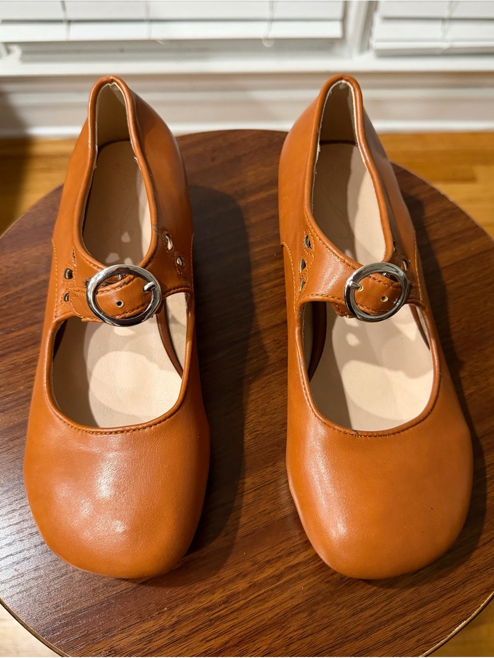 Women’s Tan Leather Mary Jane Round Toe With Buckle Size 38 (7.5 or 8 US)